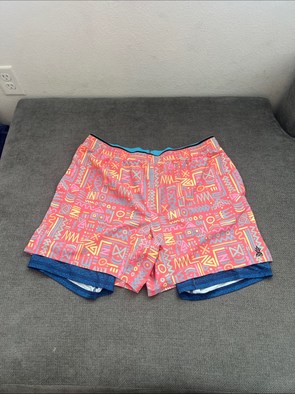 chubbies Coral Geo-Print Athletic Shorts with Blue Liner